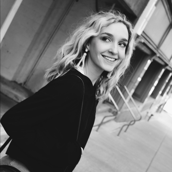 Meet your Posher, Corinn - Picture 1 of 1